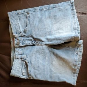 STUDIO V Light Blue Stretchy Jean Shorts. Size 10.